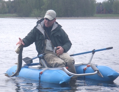 Lars Pedersen i sin classic Water Otter pontonbåd 100515_lars_ped_tange