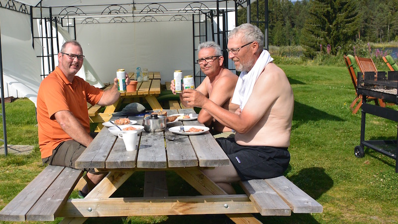 Frokost i Rena Fiskecamp 150821 deset lunch
