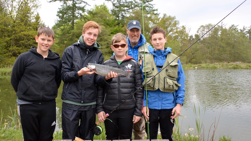 160519 medestedet drengene