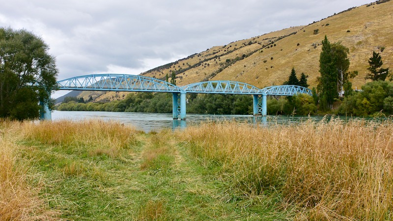170213 millers flat clutha river blue bridge