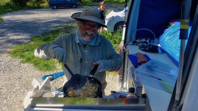Camperliv 181227 mutoeka river bjarne cooking