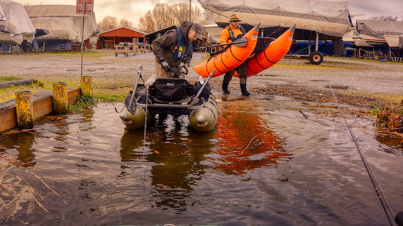 Søsætning i Dronningborg Lystbådehavn 211121 bredningen in water