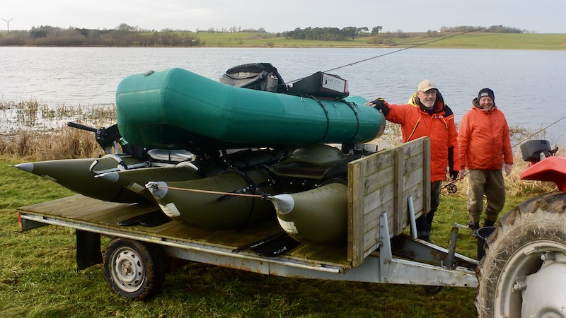 220116 lake boats traktor