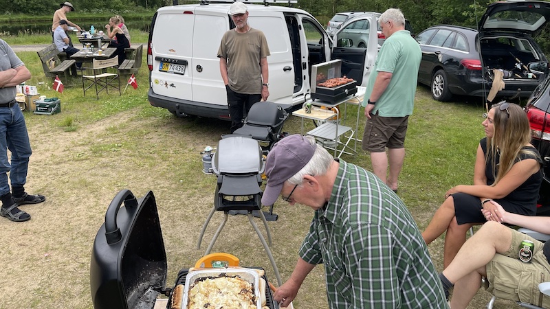 Pølser på grillen 240601 kirkeby grill