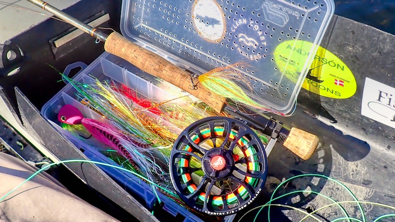 Fluer og grej til gedder 240918 tange fluer grej