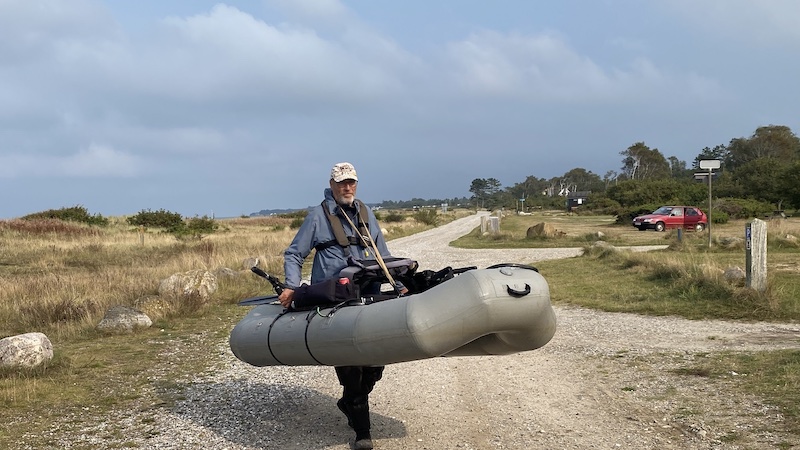 Henrik Leth 250909 fjellerup carrying boat